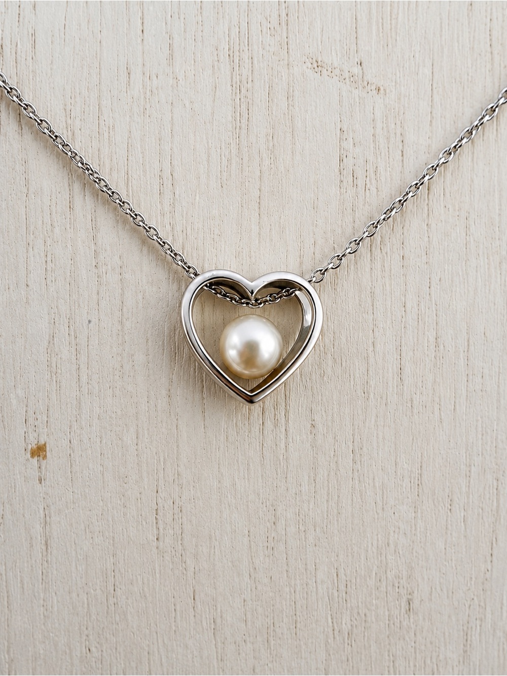 14KT Pearl Heart Pendant Necklace in white gold